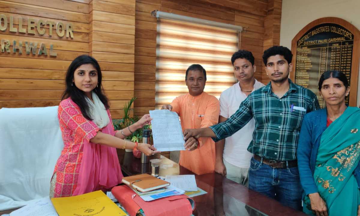 भालू की दहशत से डीएम और एसडीओ वन विभाग से मिला ग्रामीण शिष्टमंडल 3 भालू की दहशत से डीएम और एसडीओ वन विभाग से मिला ग्रामीण शिष्टमंडल
